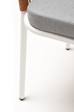 "Лион" стул плетеный из роупа, каркас из стали светло-серый (RAL7035) муар, роуп оранжевый меланж круглый, ткань светло-серая