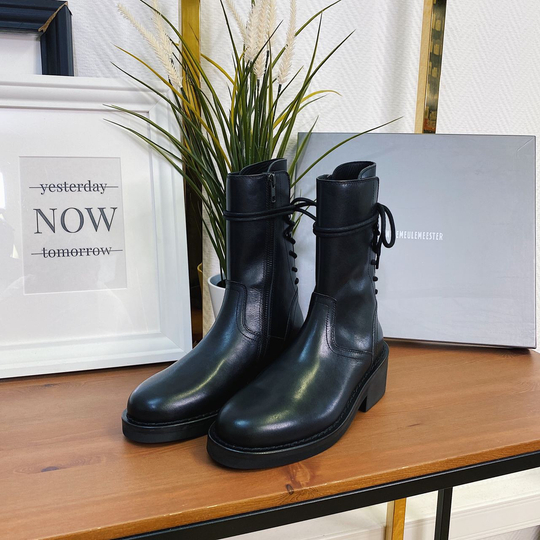 Кожаные ботинки