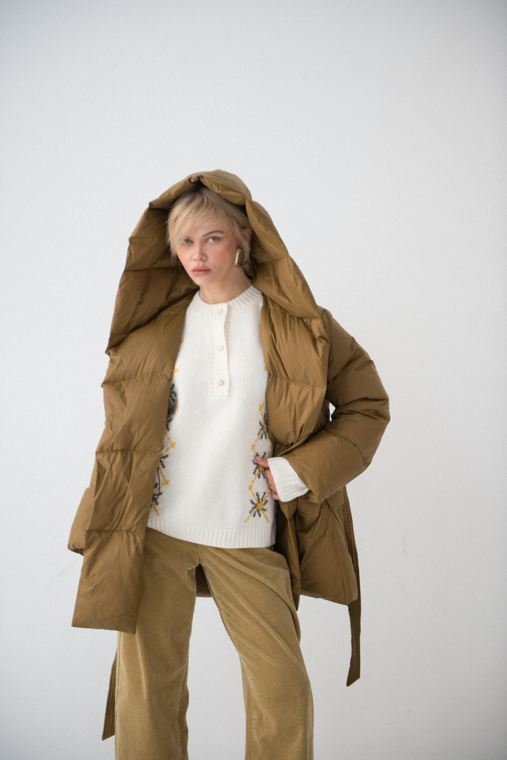 Пуховик с капюшоном YARMIN