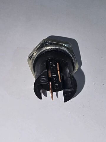 Выключатель света заднего хода большой (1352.3768-03) (ЭМИ)