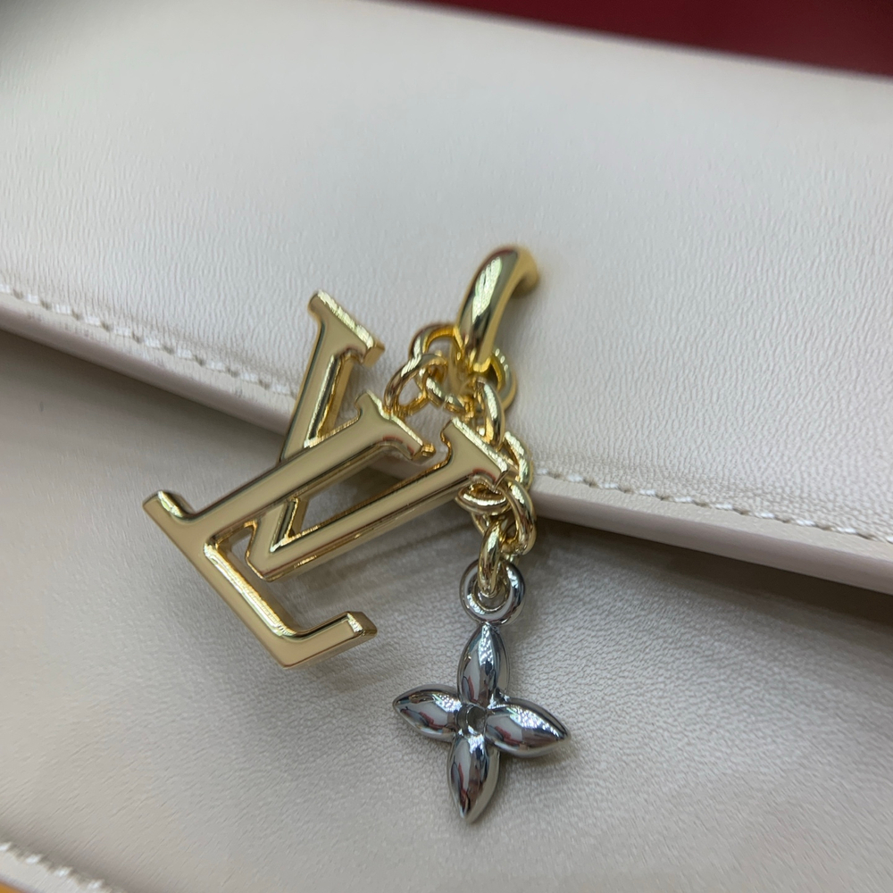 Louis Vuitton Wallet On Chain LV Bloom
