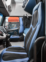 Чехлы Люкс VOLVO FH-13 после 2018 года: водитель от сиденья, пассажир от стойки кабины (один вырез под ремень) (экокожа, синий, черная вставка)