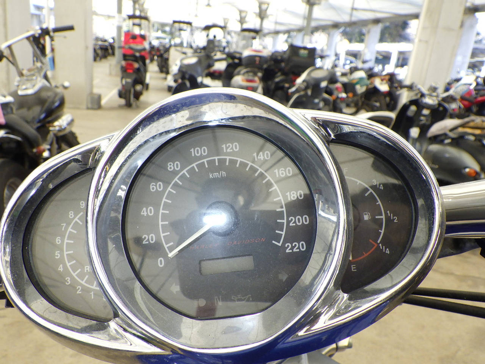 Harley-Davidson V-Rod VRSCAW 1130 054021