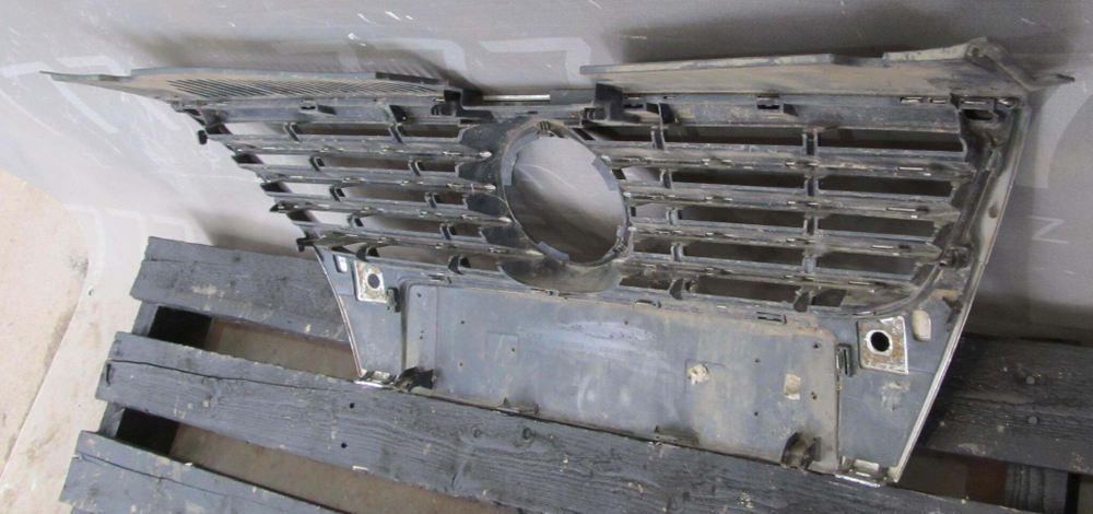 Решетка радиатора Volkswagen Passat B6  Б/У Оригинал 3c0853651d