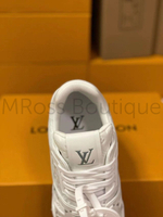 Белые кроссовки LV Trainer