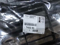 Решетка бампера Peugeot 3008 1 Новая Оригинал 742295