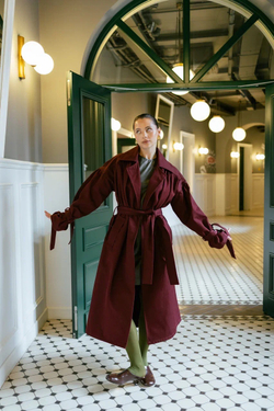 Бордовый тренч