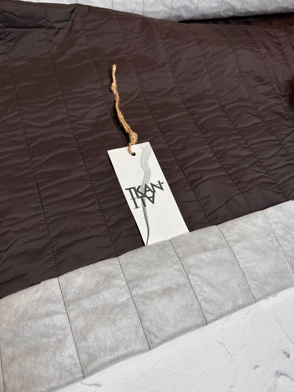 Стеганая подкладка с утеплителем (вертикальная стежка 5 см) (70%пэ/30%вискоза + тенсулейт, Густой шоколад/белый утеплитель, 145, 80 гр/м2)