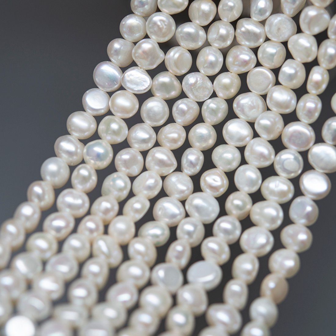 Жемчуг культивированный в форме пуговки, белый, 5*6мм