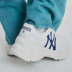 【23 autumn and winter new products】 MLB Big Ball Chunky New York Yankees shock absorption non-slip wear-resistant low-top daddy shoes for men and women the same white