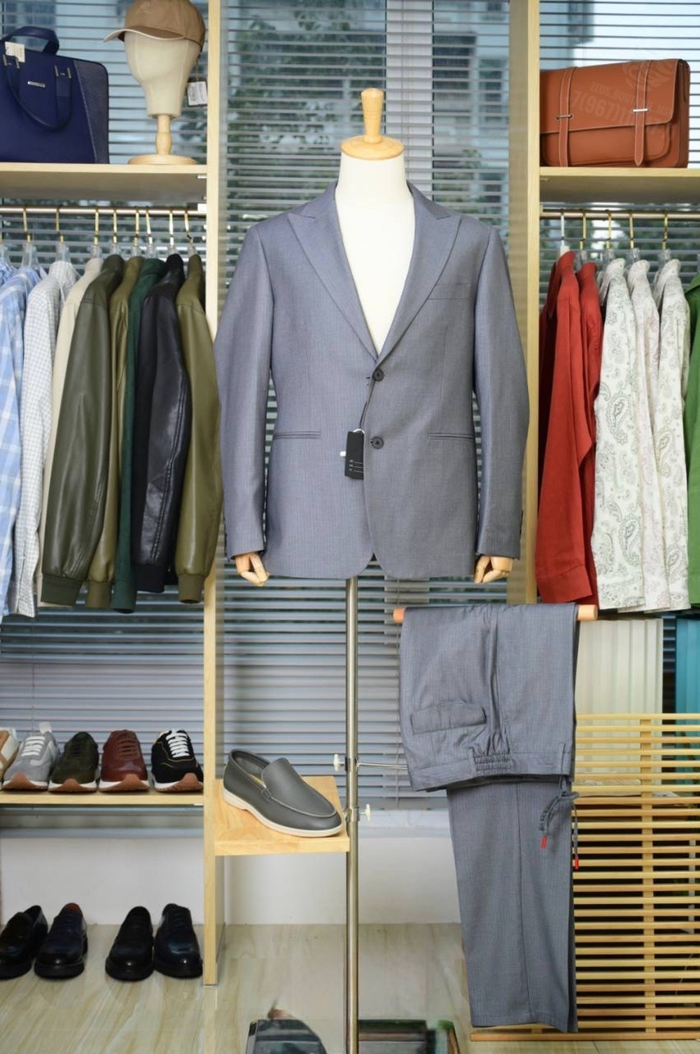 Льняной костюм Kiton