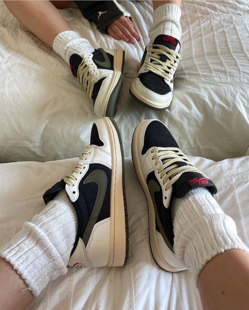 Кеды Nike Air Jordan & Travis Scott