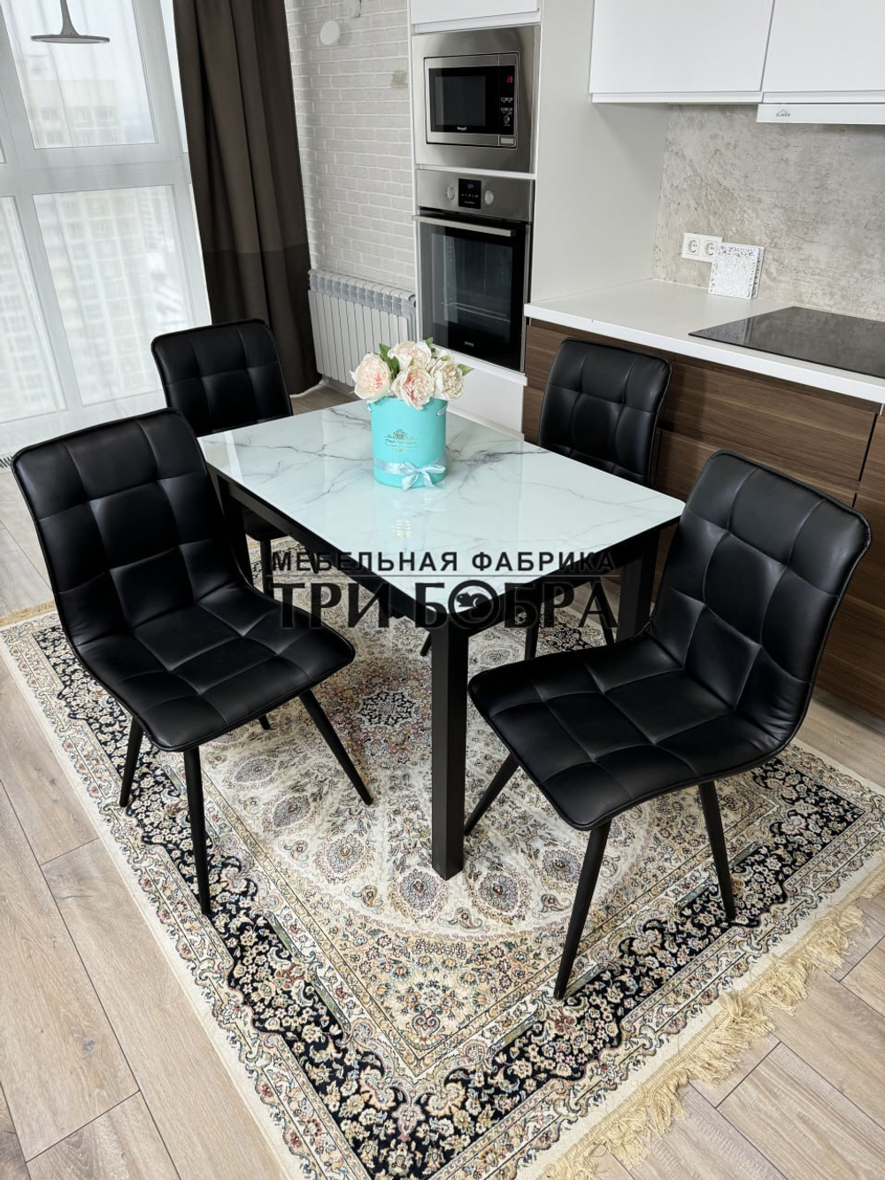 Стеклянный раздвижной стол "Итальянский мрамор" и стулья "ГУЧИ" черный