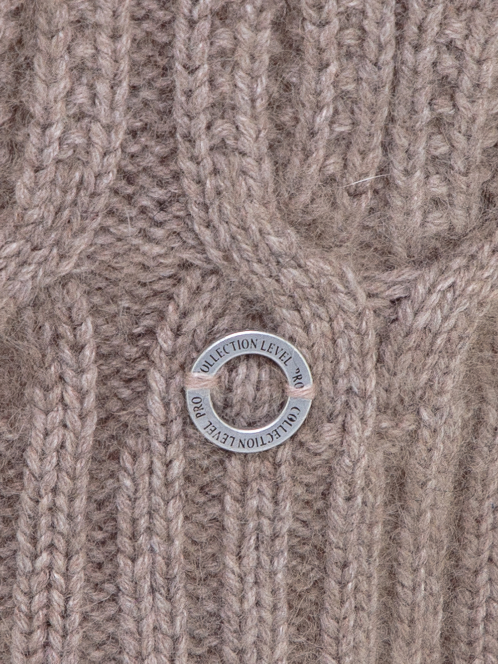 Капор Клеома из пряжи енота