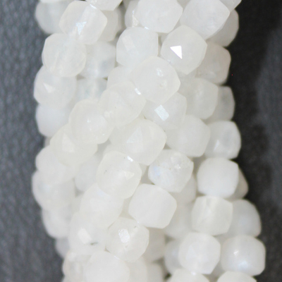 Лунный Адуляр А куб 4мм