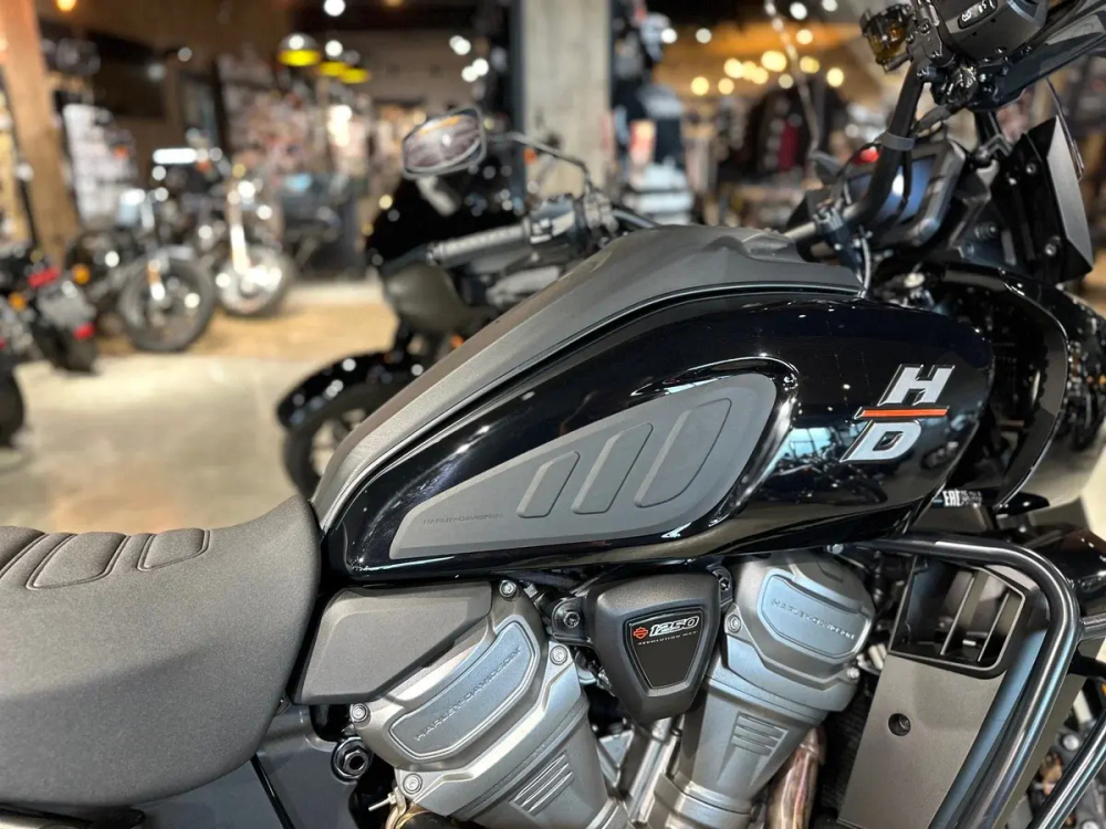 Pan America 1250 (Black)