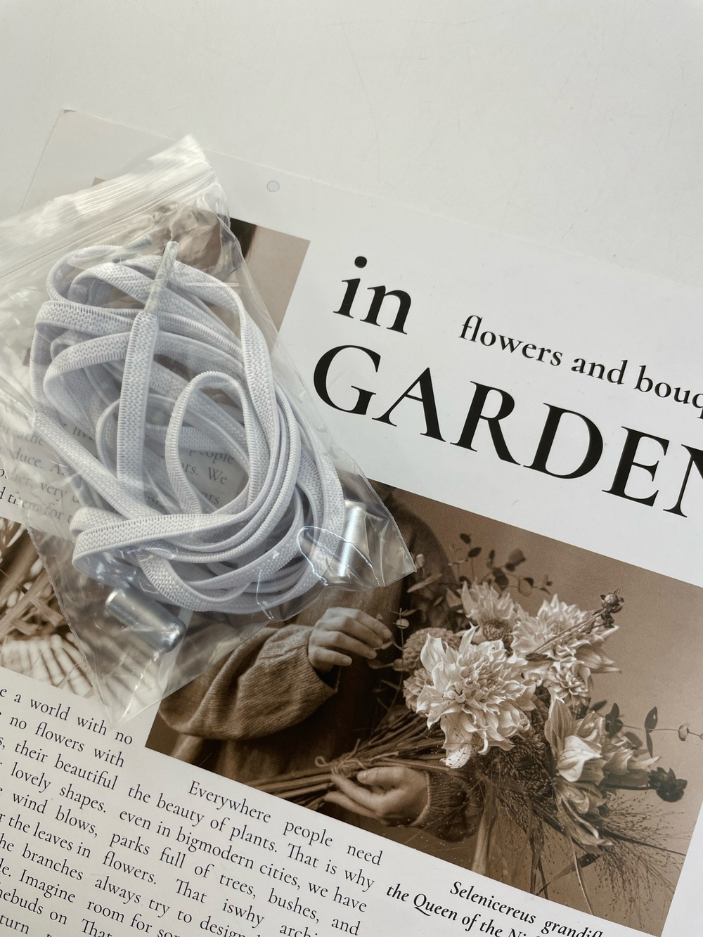 БЕЛЫЕ - Шнурки ЭЛАСТИЧНЫЕ с фиксатором 100см/6мм., 2шт (1253 Евгения)