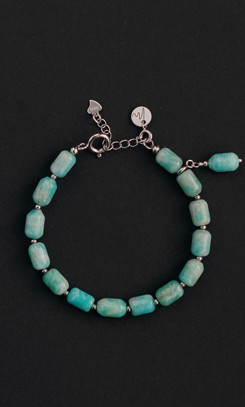 Браслет "Memo about Love" из цилиндрического амазонита с серебряными бусинами