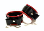 Черно-красные наручники с бантиками из эко-кожи (Цвет: черный с красным)