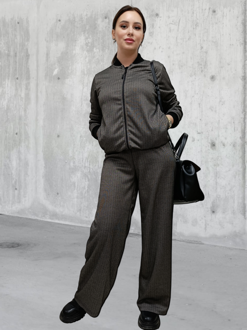 20842 Костюм женский (брюки-палаццо и бомбер) черный в елочку жаккард (52)