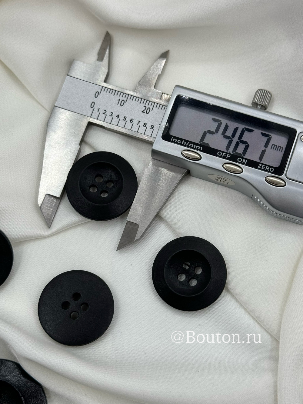 Пуговицы на прокол деревянные черные матовые