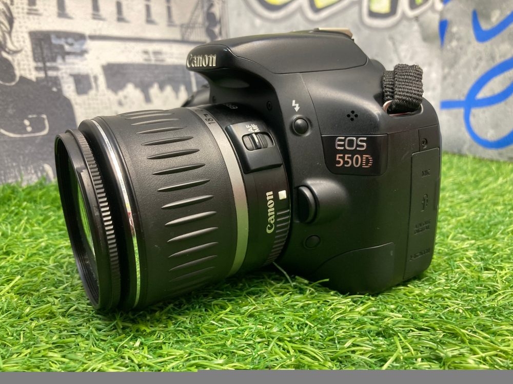 Canon EOS 550D kit 18-55mm 12.800 кадров