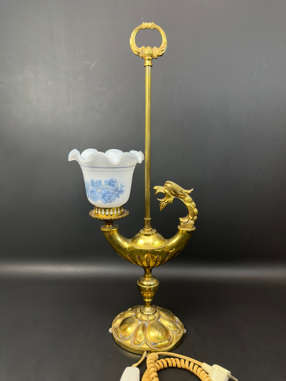 Старинная настольная лампа с головой дракона