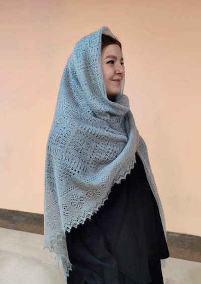 Оренбургский пуховый платок с шелком АШ150-03 серый