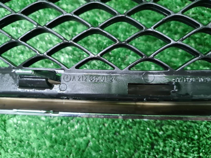 Решетка переднего бампера Mercedes Е W212 (2013-2016) AMG