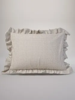 Декоративная наволочка с рюшами, оборками "Бежевая клеточка" 50х70 см, 1 шт, без молнии