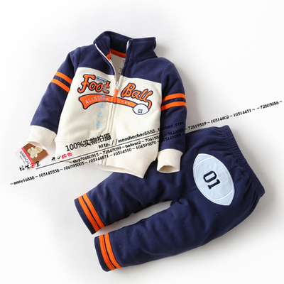 Костюм из толстовки с надписью и штанов с аппликацией мяча