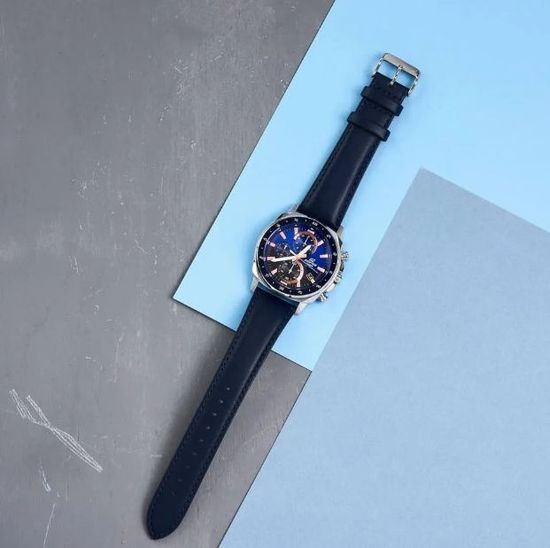 японского бренда Casio  Edifice  модель EFV-600L-2A