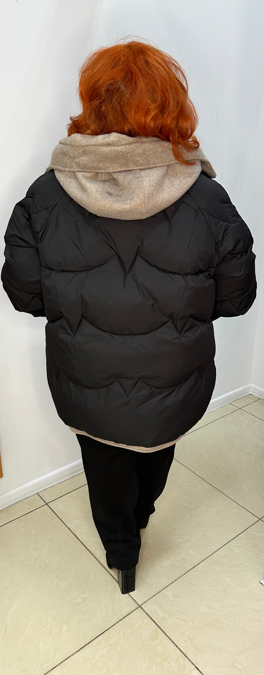 Зимняя черная комбинированная куртка