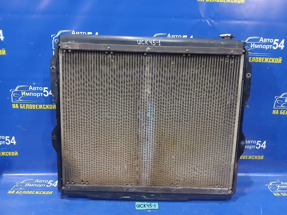 Радиатор двигателя TOYOTA SEQUOIA 2000