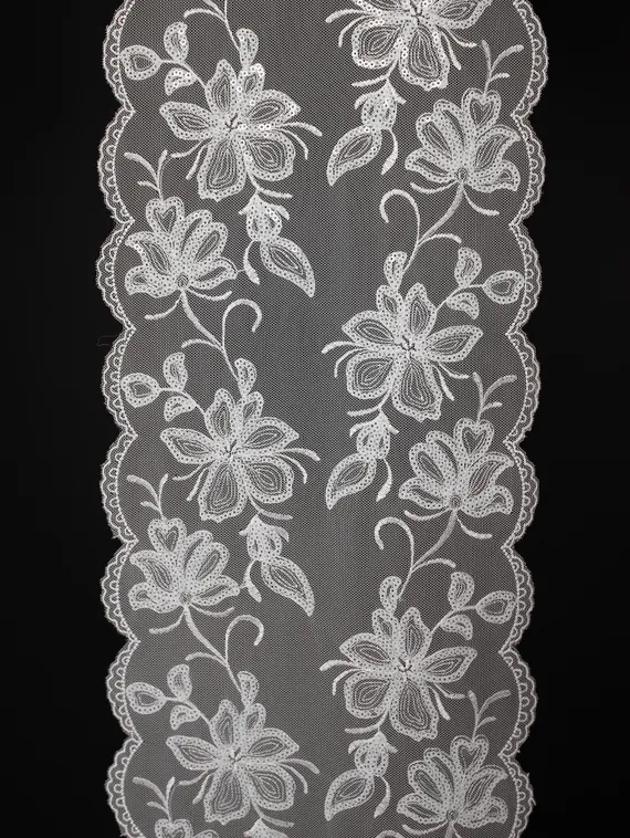 05-174 Вышивка пайетками на неэл. сетке 22 см, белый 001