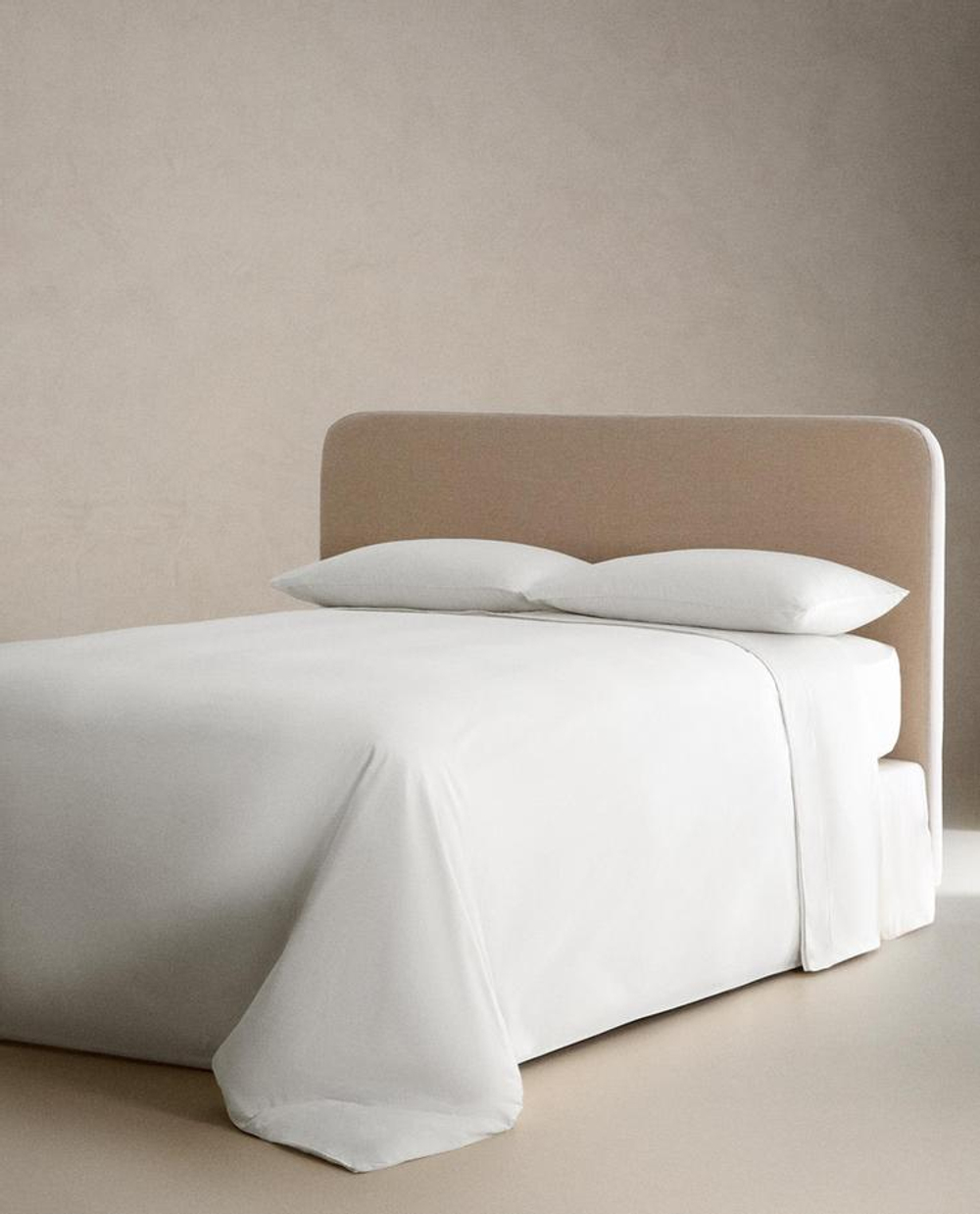 ZARA HOME (500 НИТЕЙ) САТИНОВАЯ ПРОСТЫНЯ, БЕЛЫЙ