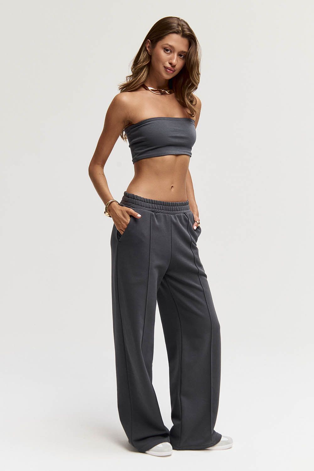 Брюки клеш со стрелкой цвета антрацит