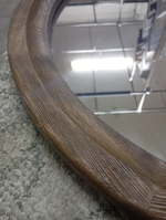 Зеркало круглое в деревянной раме