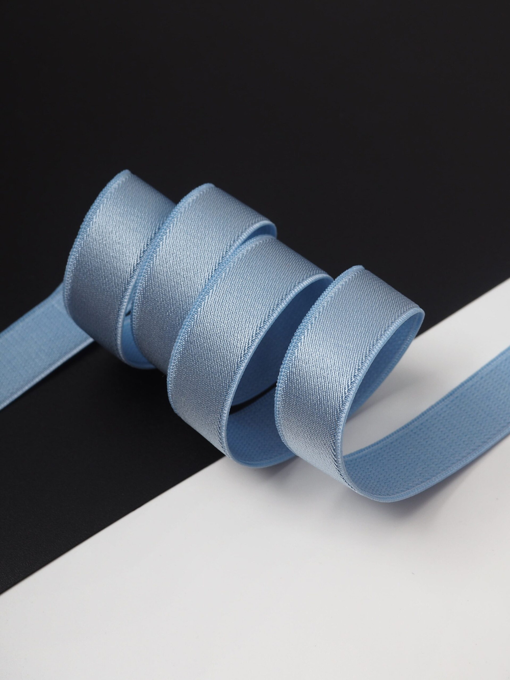 Резинка бретелечная голубая глянцевая ширина 15 мм