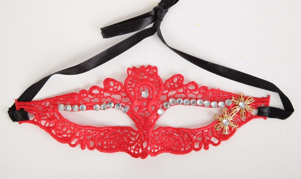Маска Пленительная тайна со стразами (Цвет: красный)