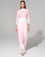 Блуза из премиальной костюмной ткани с отделкой кружевом ручной работы