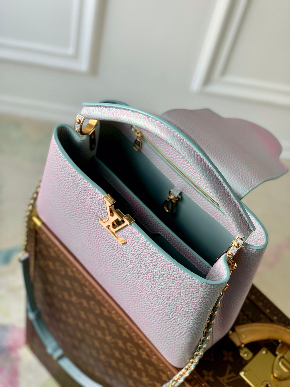 Louis Vuitton Capucines MM