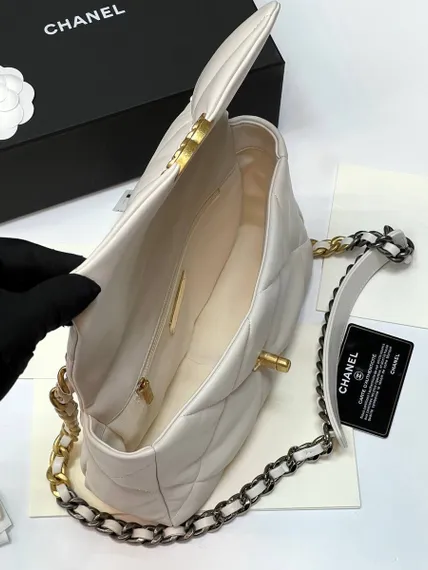 Сумка-конверт Chanel 19 среднего размера белый