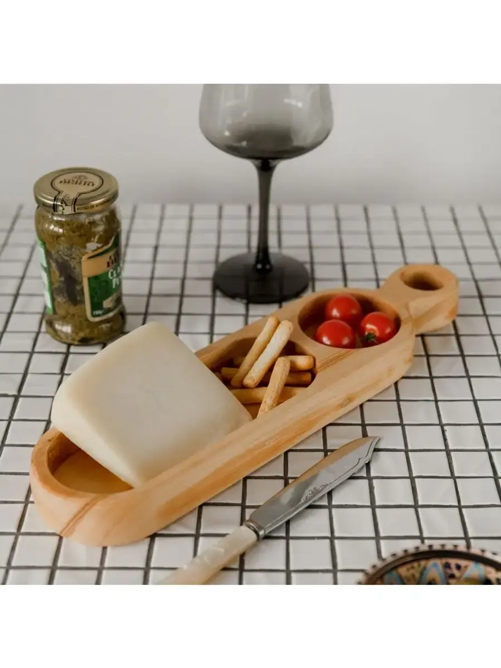 Деревянная менажница для подачи из кедра