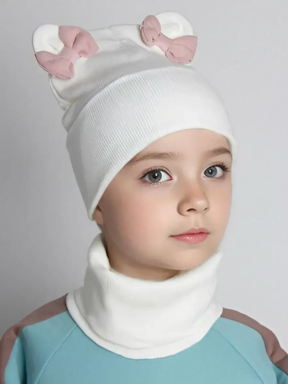 Осенняя шапка для девочки с ушками и снуд