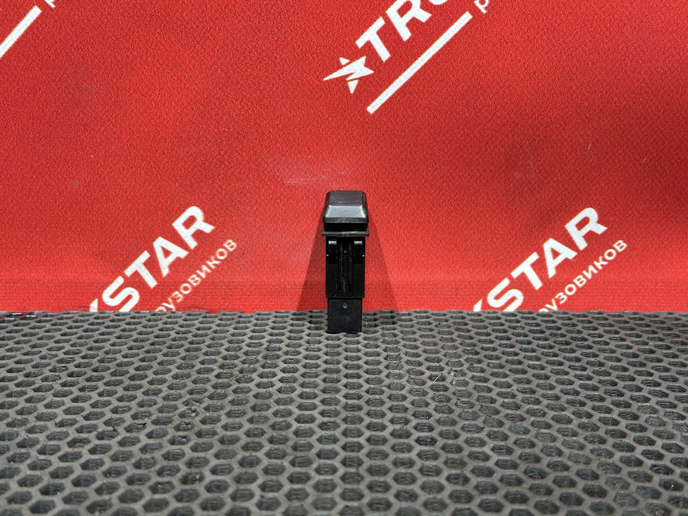 Кнопка люка