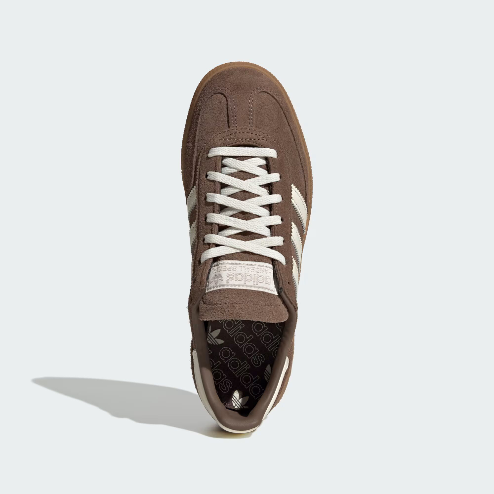 СПЕЦИАЛЬНАЯ СЕРИЯ ДЛЯ ГАНДБОЛА: КРОССОВКИ С РИСУНКОМ «ЖИРАФ» - ADIDAS