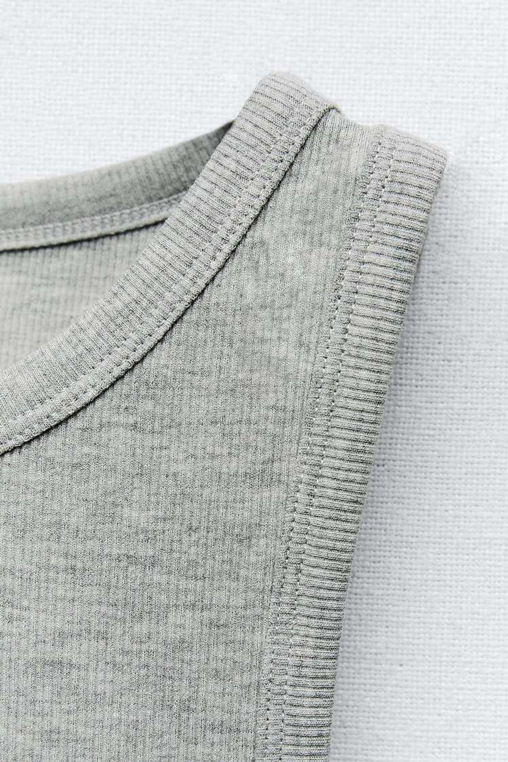 ZARA УКОРОЧЕННЫЙ ТОП В РУБЧИК С ГОРЛОВИНОЙ ХАЛТЕР, СЕРЫЙ С МЕЛАНЖЕВЫМ ЭФФЕКТОМ