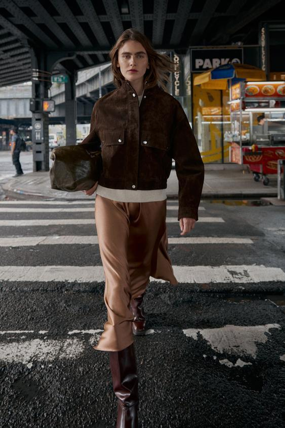 ZARA АТЛАСНАЯ ЮБКА МИДИ, МЯГКИЙ КАШТАНОВЫЙ