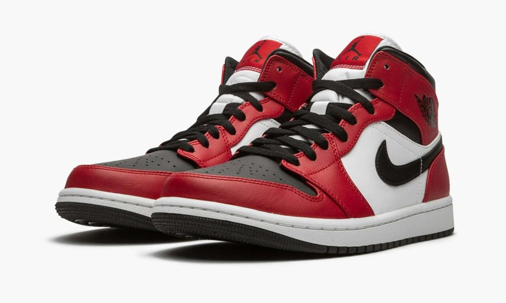 Air Jordan 1 Mid "Chicago - Black Toe"